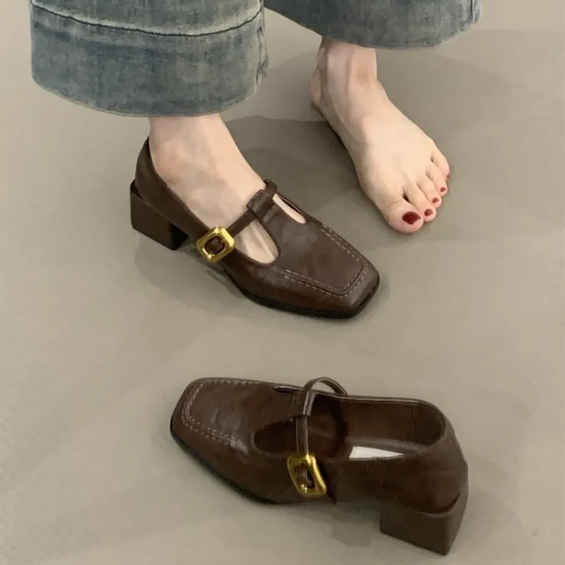 Women'S Shoes - รองเท้าแมรี่เจนหัวเหลี่ยมสายรัดตัวทีสำหรับผู้หญิง หัวเข็มขัดสีทอง ส้นเตี้ยหนา หนังนุ่ม สไตล์วินเทจ รองเท้าลำลองสำหรับใส่ในฤดูใบไม้ร่วง