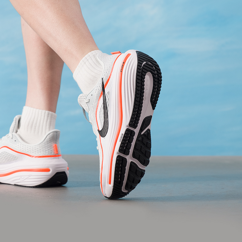 รองเท้าผู้ชาย Nike รุ่นดั้งเดิ - Lightweight Road Running Shoes บทวิจารณ์และราคา