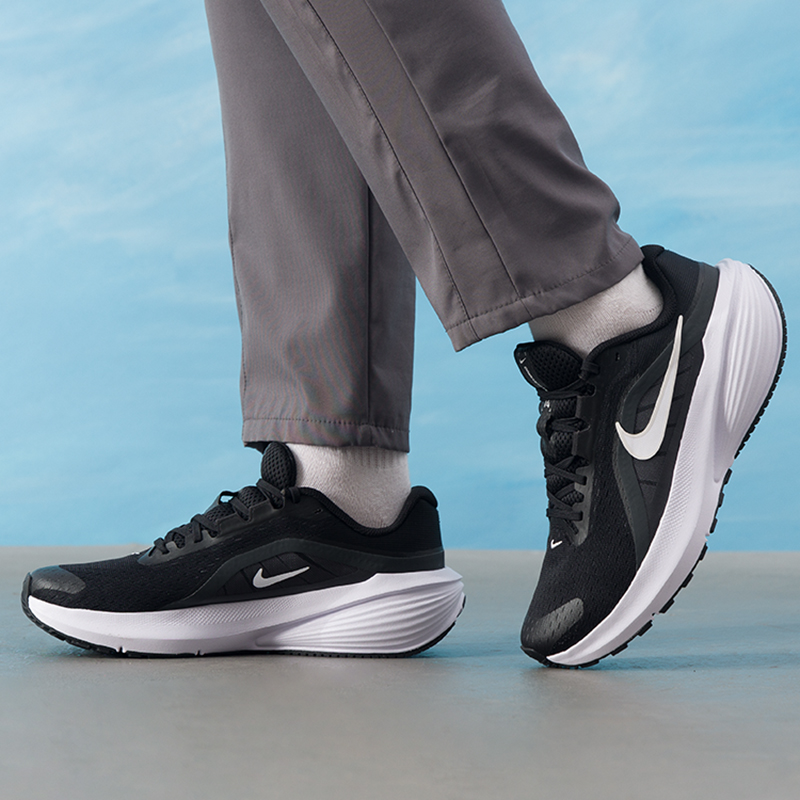 รองเท้าผู้ชาย Nike รุ่นออริจิน - Lightweight Road Running Shoes บทวิจารณ์และราคา