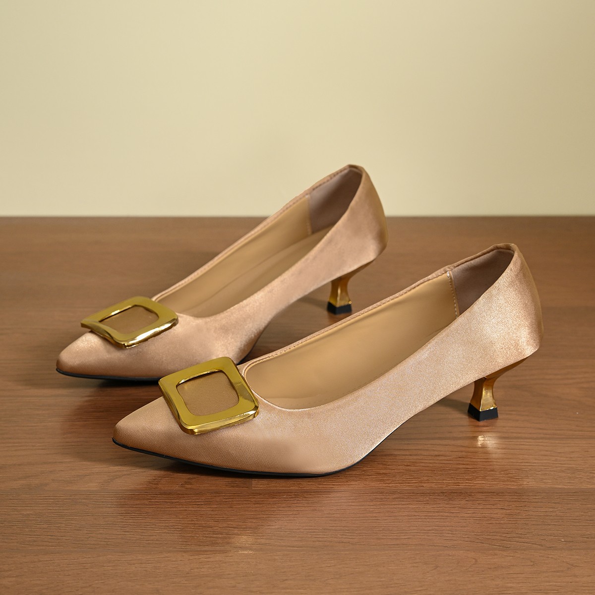 รองเท้าส้นเตี้ยหัวแหลมสำหรับผู - Sandals บทวิจารณ์และราคา