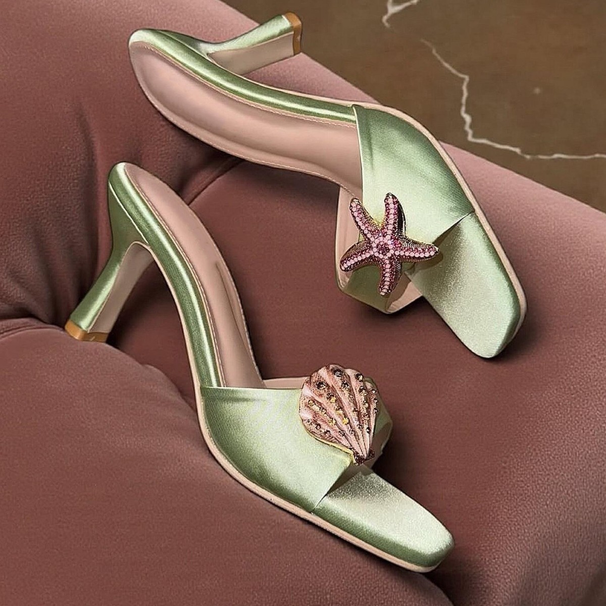 รองเท้าแตะส้นสูงหัวเหลี่ยมประด - Sandals บทวิจารณ์และราคา