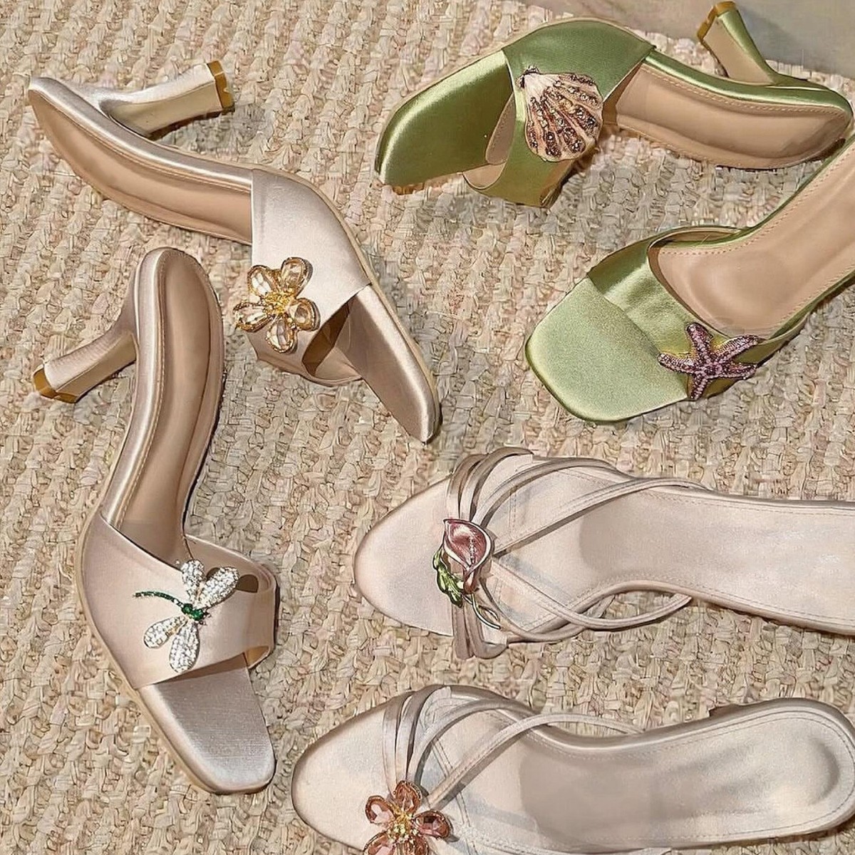 รองเท้าแตะส้นสูงหัวเหลี่ยมประด - Sandals บทวิจารณ์และราคา