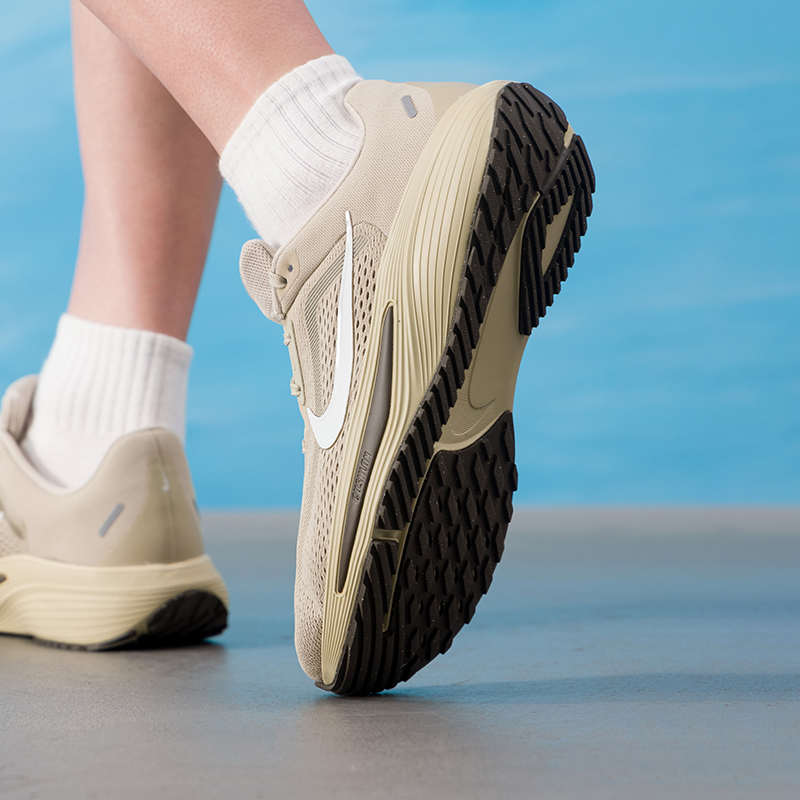 รองเท้าผู้ชาย Nike รุ่นดั้งเดิ - Lightweight Road Running Shoes บทวิจารณ์และราคา